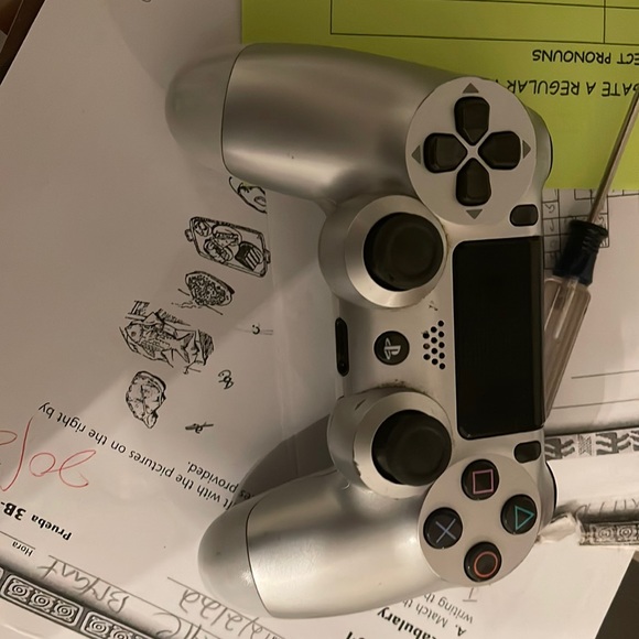 PS4 - Picture 3 of 3